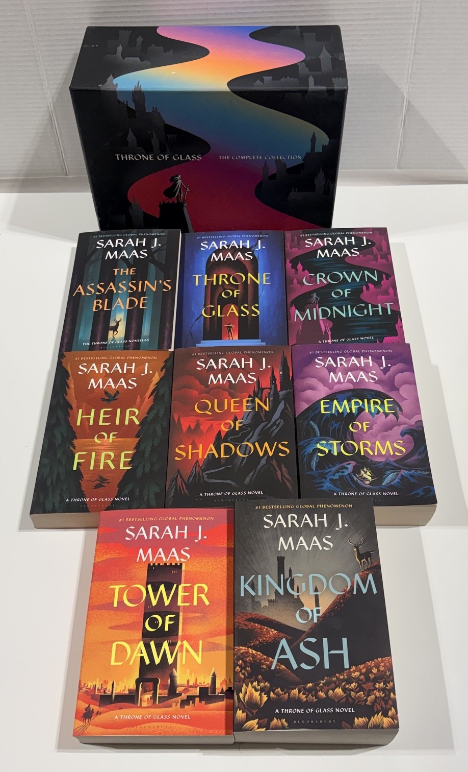 THRONE OF GLASS Series – Lot of 8 Paperback Books – Sarah J. Maas Published 2023