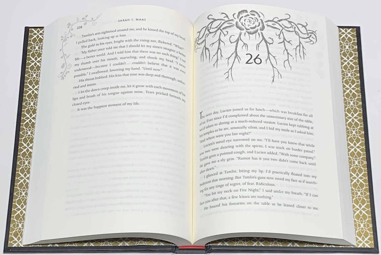 A Court of Thorns & Roses Collectors Edition Sarah J. Maas Slipcase Hardcover
