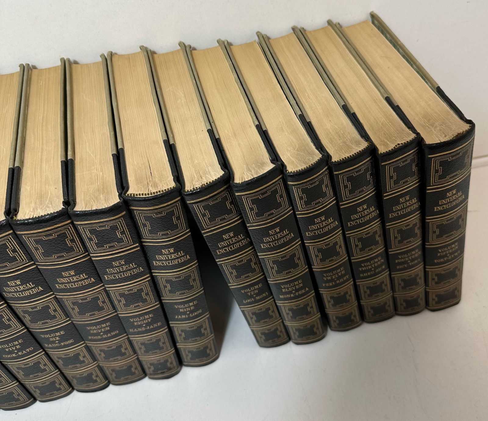New Universal Encyclopedia 15 Volume Set John Hammerton HB with Novissima Verba