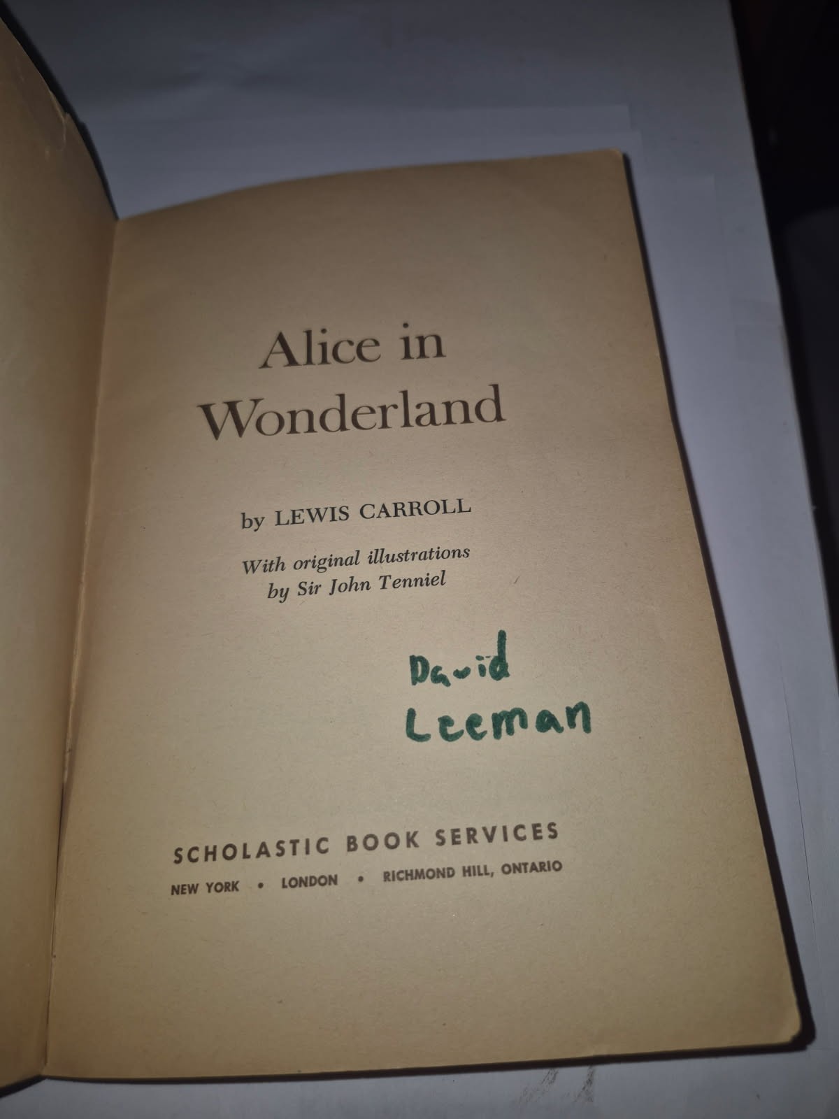 Rare “Alice In Wonderland” Lewis Carroll 1st Printing (1966) Scholastic PB EEE