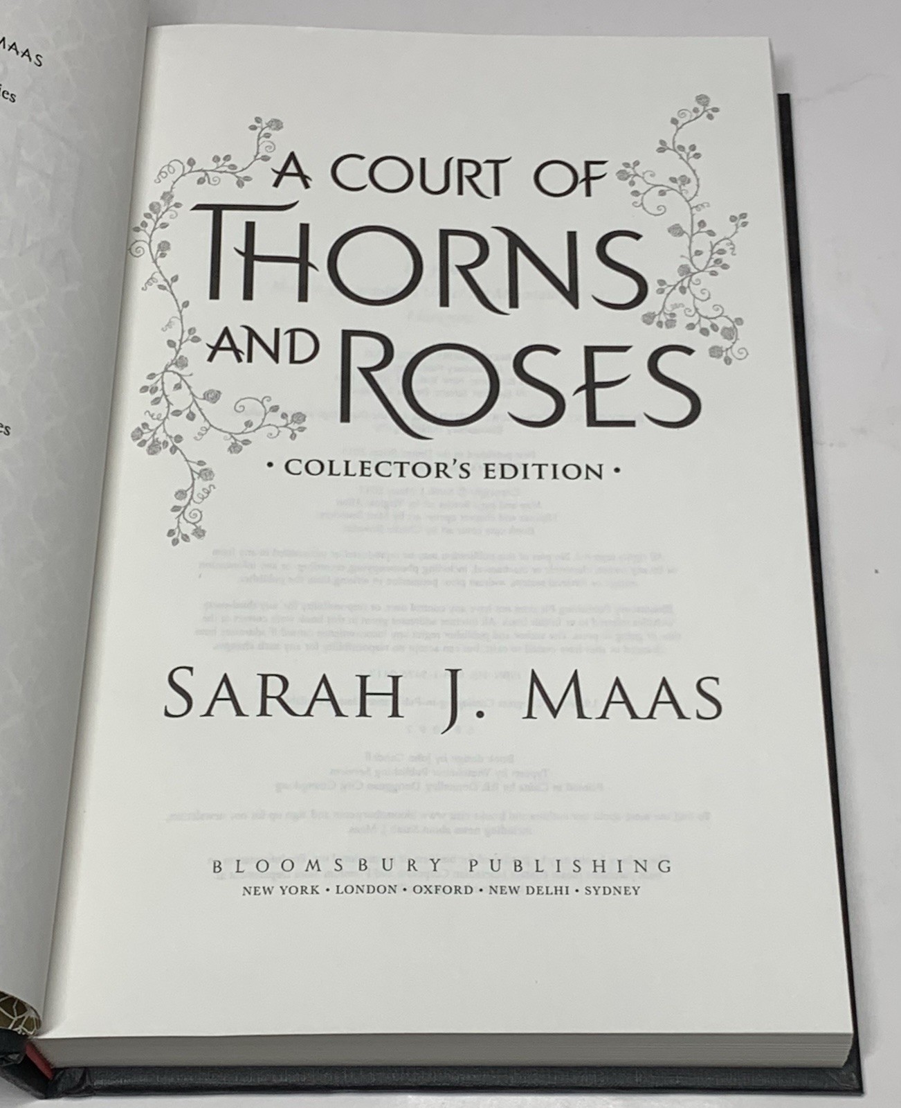 A Court of Thorns & Roses Collectors Edition Sarah J. Maas Slipcase Hardcover