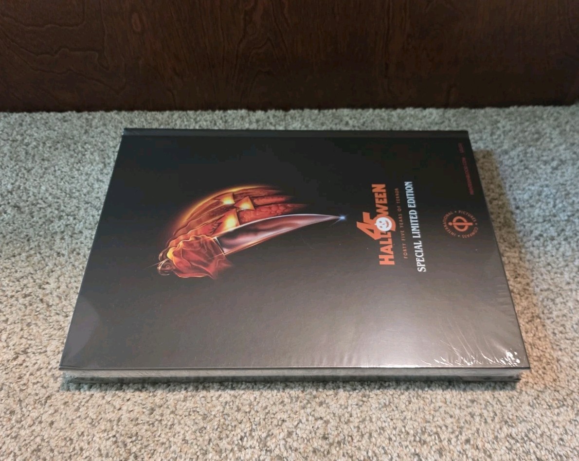 Halloween Illustrated Special Edition Novel Curtis Richards Printed In Blood NEW